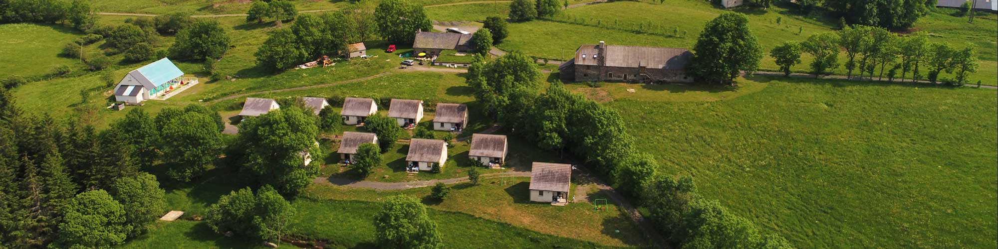 gite chalet bord de lac cantal