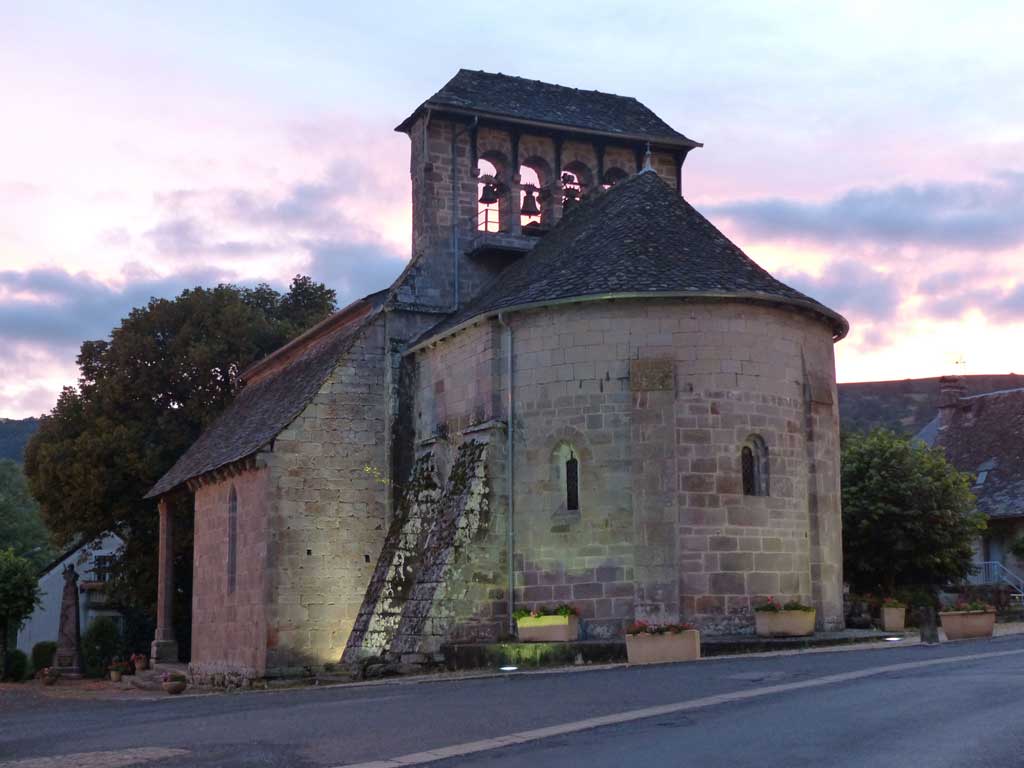 eglise romane cantal