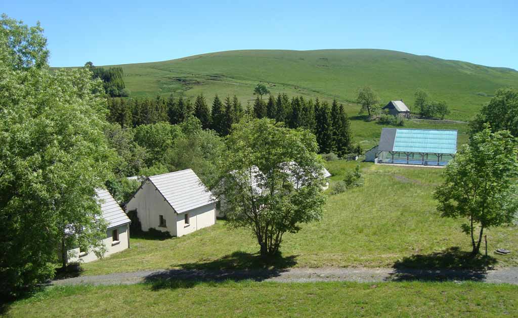 gite et piscine couverte