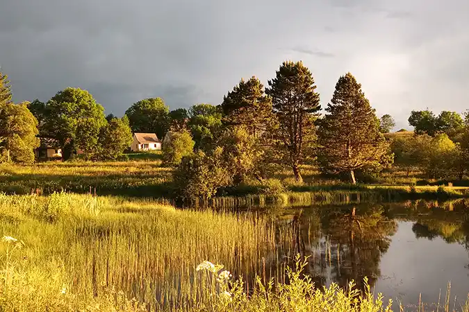 gite bord de lac dans le Cantal